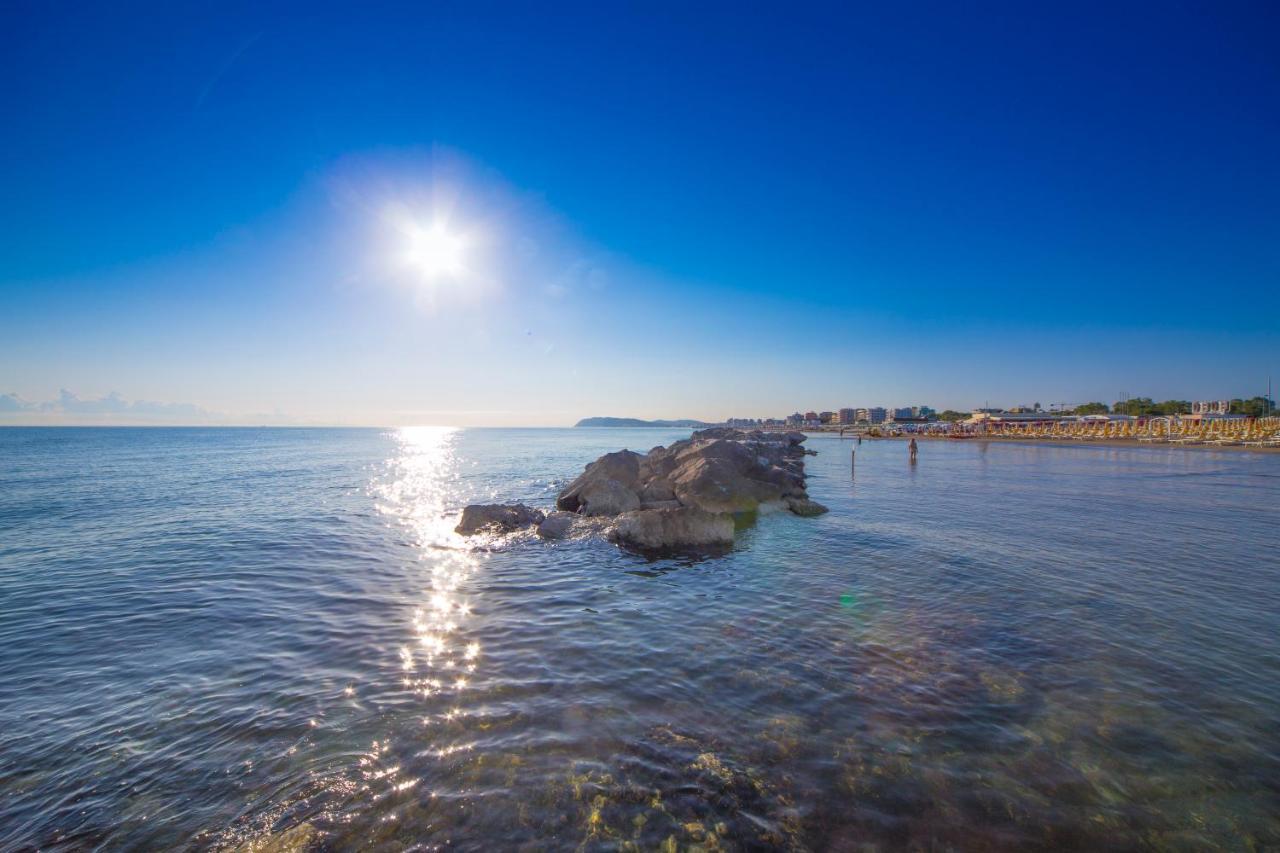 Hotel Baltic Misano Adriatico Exteriér fotografie